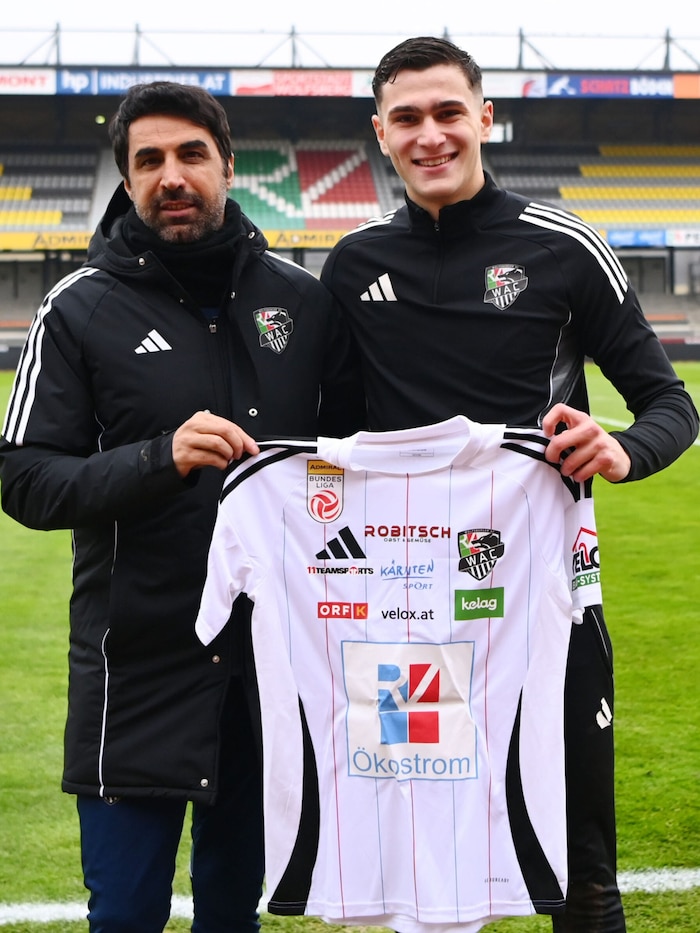 Trainer Ismail Atalan mit Neuzugang Emin Kujovic.