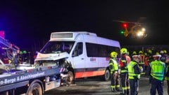 Bei der Kollision wurden zwei Personen verletzt.