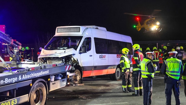 Bei der Kollision wurden zwei Personen verletzt.
