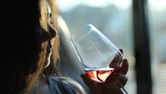 Die meisten Menschen trinken nicht, weil es so gut schmeckt, sondern weil sie die Wirkung der ...