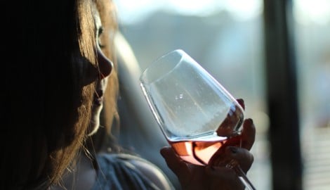 Die meisten Menschen trinken nicht, weil es so gut schmeckt, sondern weil sie die Wirkung der ...