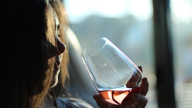 Die meisten Menschen trinken nicht, weil es so gut schmeckt, sondern weil sie die Wirkung der ...