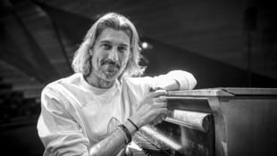 Enrique Gasa Valga ist ein international renommierter Tänzer und Choreograf aus Barcelona, der ...