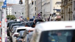 Schon jeder Dritte in Österreich lässt das Auto laut einer VCÖ-Analyse regelmäßig stehen.