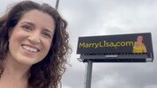 Mit ihren Plakaten hatte Lisa Erfolg – 4000 Männer meldeten sich, mit einem verbrachte sie ...