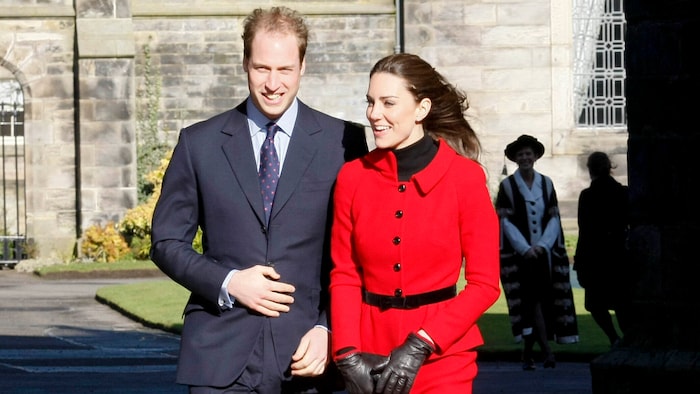 Vor der Hochzeit statteten William und Kate im Februar 2011 ihrer Uni noch einen Besuch ab.