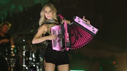 Melissa Naschenweng präsentiert sich gerne sexy auf der Bühne. Ihren unverwechselbaren Style hat ...