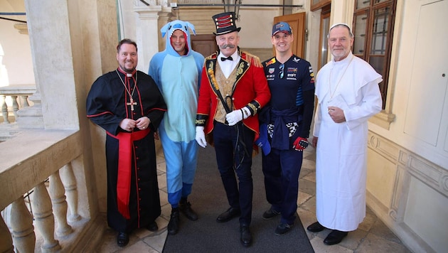 Die steirische FPÖ-Spitze: Marco Triller als Bischof, Hannes Amesbauer als Stitch, Mario Kunasek ...