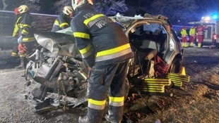 Das Unfallwrack auf der Ennstal-Straße