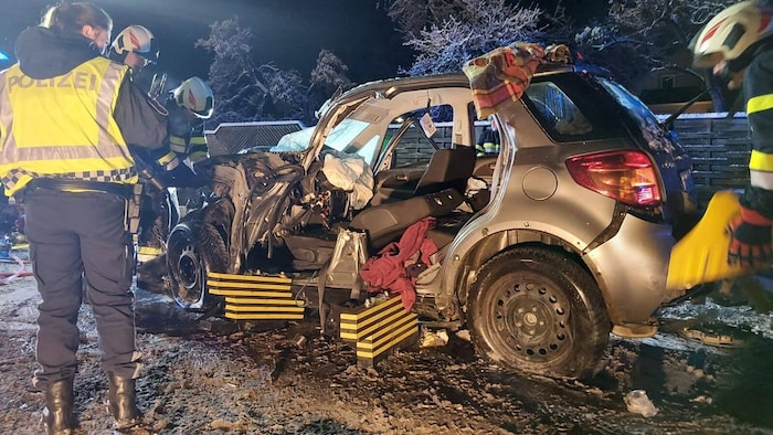 In diesem Pkw war die Lenkerin eingeklemmt.