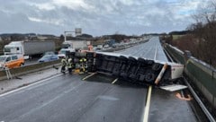 Der 63-jährige Lenker dieses Kfz wurde mit Verletzungen in das Universitätsklinikum St. Pölten ...