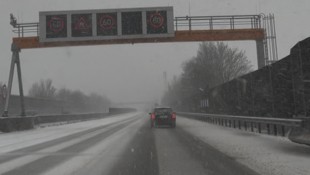 Schneckentempo auf der A1: so sah die Fahrbahn kurz vor 10 Uhr aus