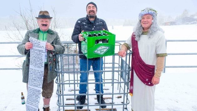 Bürgermeister August Reichenberger (Mi.) wurde angeklagt, seine Kollegen Gerhard Neunteufel ...