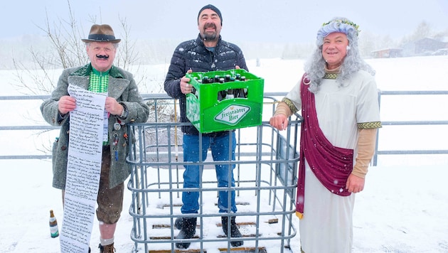 Bürgermeister August Reichenberger (Mi.) wurde angeklagt, seine Kollegen Gerhard Neunteufel ...