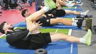 Für Otar Kiteishvili (vorne) steht Reha statt Training auf dem Programm.