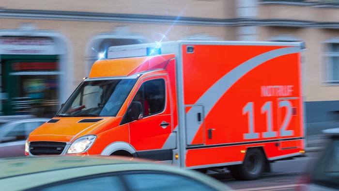 Mehrere Personen wurden bei der Attacke auf einen Infostand der rechtspopulistischen AfD ...