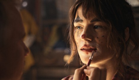 Viel Lob gab’s für Ex-Buhlschaft Valerie Pachner. Sie spielt die Hauptrolle, verkörpert die ...