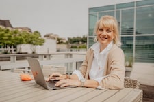 Psychologin Sabine Viktoria Schneider hat sich auf Mind-Body-Medizin spezialisiert und nutzt die ...