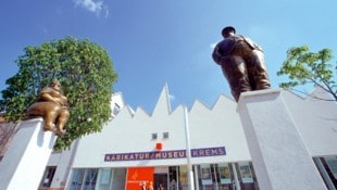 Die Schau von Oliver Schopf ist im Karikaturmuseum Krems zu sehen.