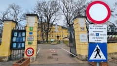 Das Fahrverbot zwischen 7.30 und 8 Uhr in der Straße der Schule wurde 2021 zur Sicherheit der ...