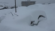 In Cervinia im Aostatal wurden Autos unter einem halben Meter Neuschnee begraben.