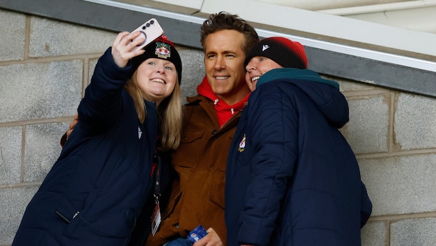 Ryan Reynolds gibt sich als Klubbesitzer Fan-nah.