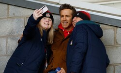 Ryan Reynolds gibt sich als Klubbesitzer Fan-nah.