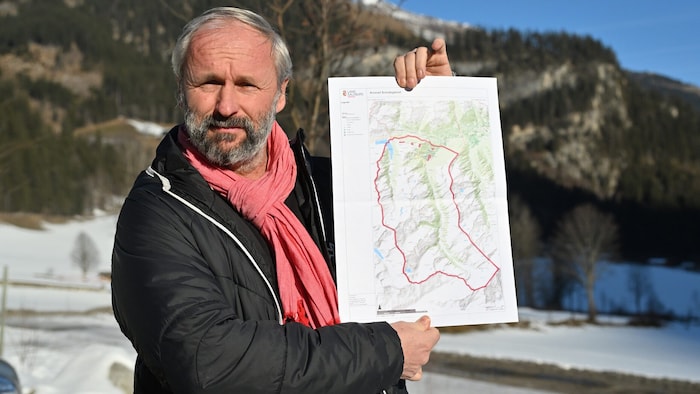 Ortschef Erich Czerny zeigt die kleinen Entwicklungsmöglichkeiten seiner Gemeinde.