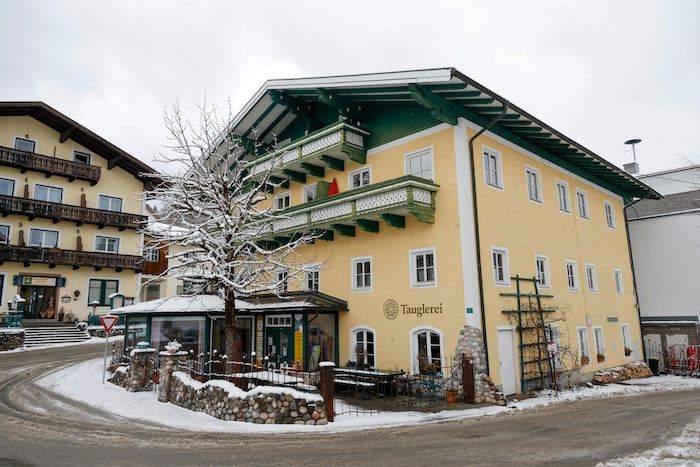 Direkt neben der Kirche liegt die Tauglerei in St. Koloman.
