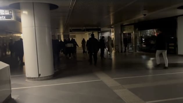The lights went out on Tuesday evening at the Stephansplatz subway station.