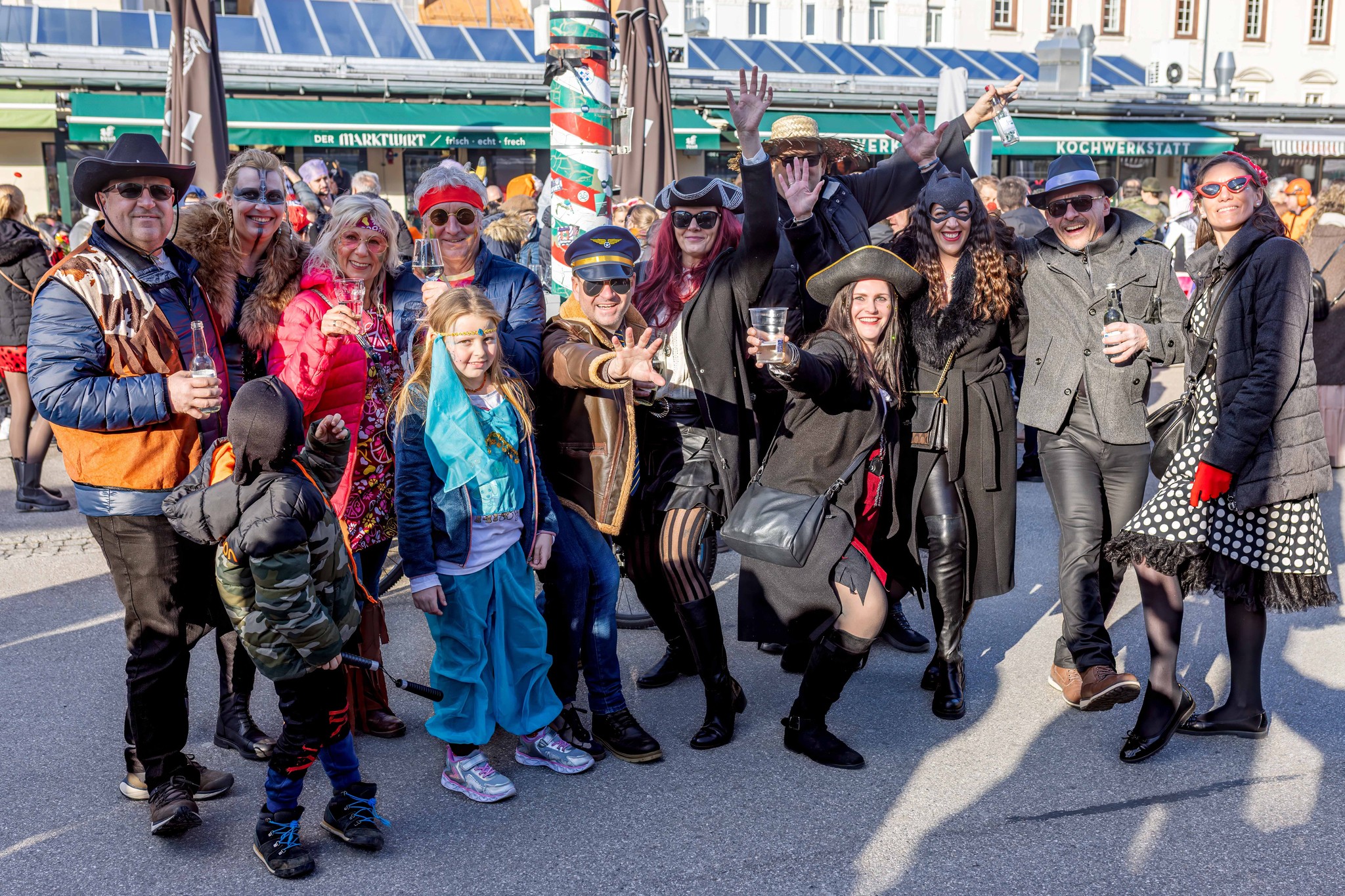Auch am Benediktinermarkt ging es hoch her – der letzte Tag der närrischen Zeit wurde zünftig ...