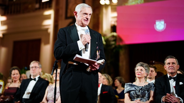 Trotz Anspannung routiniert: Thomas Schäfer-Elmayer bei der Eröffnungsrede.