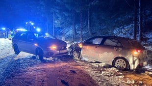 Beide Autos wurden schwer beschädigt.
