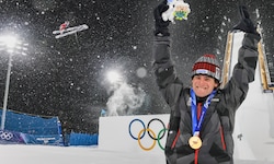 Matej Svancer verlässt Livigno mit einer Bronzemedaille um den Hals.