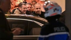 Hier wurde der ukrainische Unterhändler Rustem Umerow (rechts) beim Verlassen seines Hotels ...