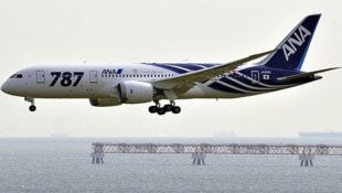 Archivaufnahme einer Boeing 787 der Fluggesellschaft ANA