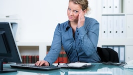 Kopfschmerzen, Migräne und Verspannungen in den Wechseljahren.