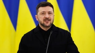 Selenskyj hatte auch am Samstag bei der Münchner Sicherheitskonferenz bemängelt, die USA würden ...