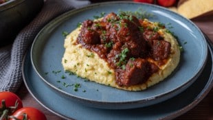 Das Fleisch-Ragout lässt sich wunderbar bereits am Vortag zubereiten, außerdem vermählen sich da ...