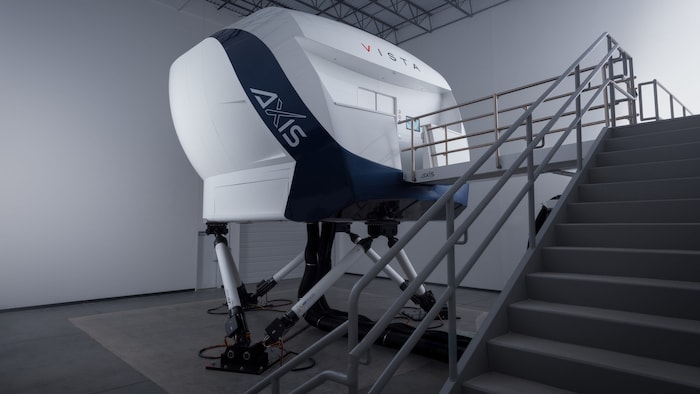 Die Flugsimulatoren werden an Trainingszentren und Fluglinien verkauft.