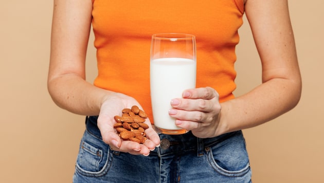 Milchersatz unter Verdacht: Schimmelpilzgifte in Mandeldrinks entdeckt