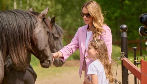 Prinzessin Madeleine und Tochter Adrienne lieben Pferde. In Schweden ist die siebenjährige fast ...