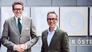 Mahrer (Mitte) holte Peter L. Eppinger (rechts) erst im September vorigen Jahres.