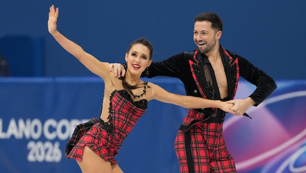 Das britische Eiskunst-Paar Lilah Fear (li.) und Lewis Gibson (re.) war bei Olympia im Einsatz.