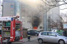 Die Erdgeschosswohnung stand bereits in Vollbrand und brannte vollkommen aus