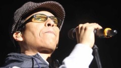 Erst im Dezember feierte der umstrittene Sänger sein Comeback. Die Tour führte ihn am 11. Jänner ...