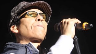 Erst im Dezember feierte der umstrittene Sänger sein Comeback. Die Tour führte ihn am 11. Jänner ...