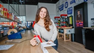 In der Werkstatt-Ecke können die Kids Lampen selbst herstellen. Diese dürfen sie anschließend ...