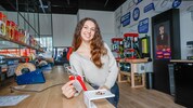 In der Werkstatt-Ecke können die Kids Lampen selbst herstellen. Diese dürfen sie anschließend ...