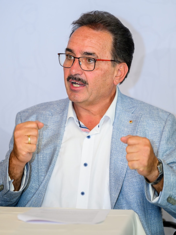 SP-Bezirkschef Erich Wahl rügte Bürgermeister Christian Aufreiter (li.) für seine Alkofahrt.